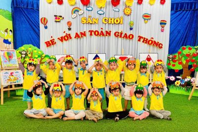 RỘN RÀNG CHƯƠNG TRÌNH TRẢI NGHIỆM “BÉ VỚI AN TOÀN GIAO THÔNG” TẠI TRƯỜNG MẦM NON NGUYỄN DU